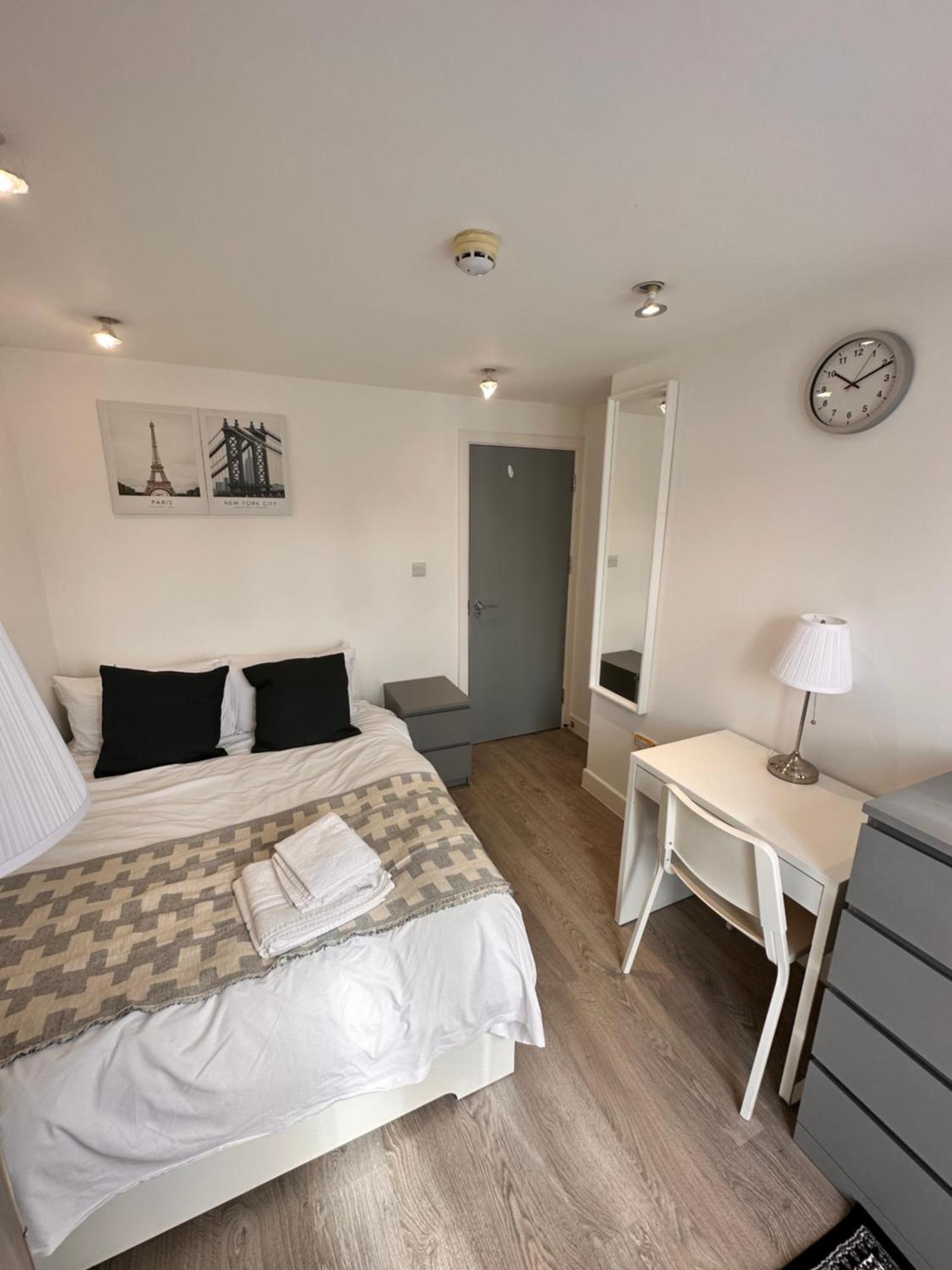 Gasthof Double And Single In Bromley By Bow *